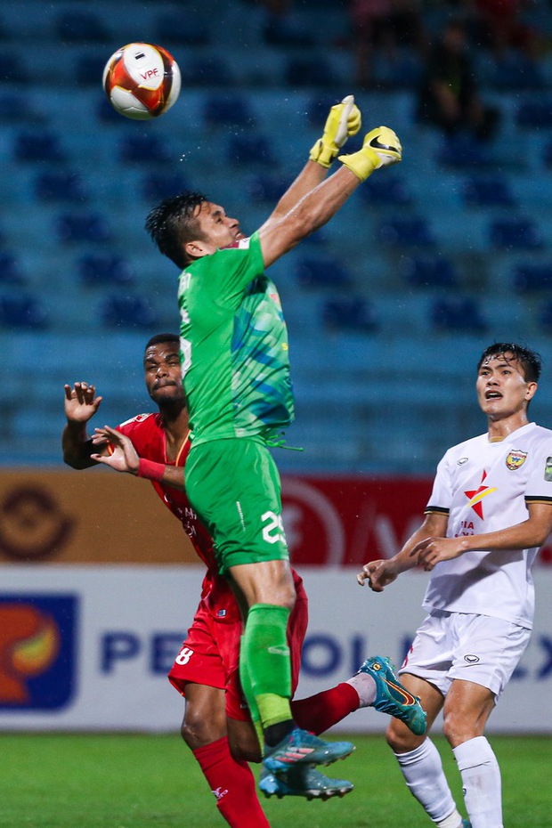Ngày ra mắt của Quang Hải: Ngôi sao Ngoại binh lấp lánh, CLB Công an Hà Nội đoạt chiến thắng mãn nhãn