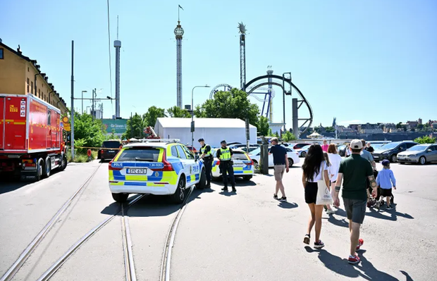 Tai nạn tàu lượn siêu tốc ở Thụy Điển khiến một người thiệt mạng, 9 người bị thương - Ảnh 2.