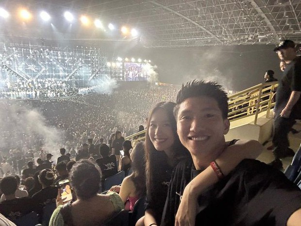 Đoàn Văn Hậu và Doãn Hải My tái hợp tại quê hương: Hành trình đầy lãng mạn từ khán đài đến liveshow