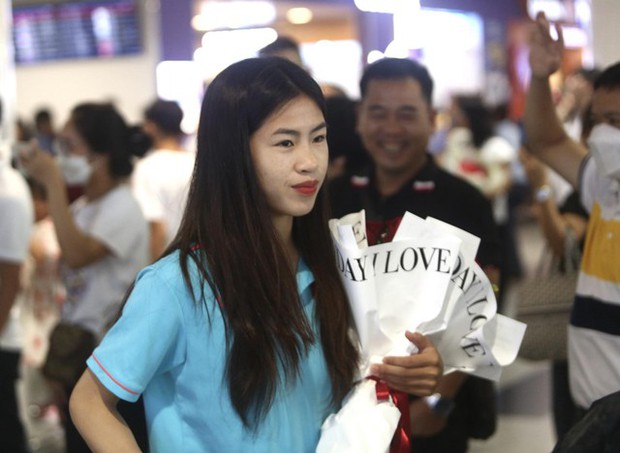 Thầy trò HLV Mai Đặng Quyết Tâm Quyến Rũ Trái Tim Người Hâm Mộ Trở Về Quê Hương