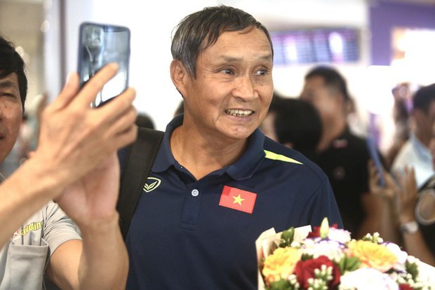 Thầy trò HLV Mai Đặng Quyết Tâm Quyến Rũ Trái Tim Người Hâm Mộ Trở Về Quê Hương