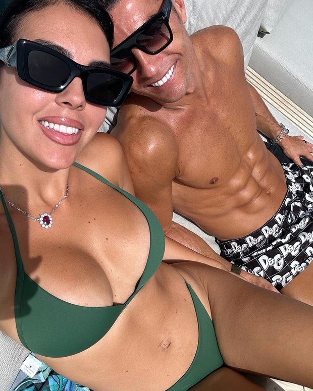 Bức ảnh nóng bỏng khoe vẻ đẹp hoàn hảo của Ronaldo và bạn gái