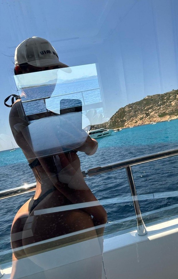 Bức ảnh nóng bỏng khoe vẻ đẹp hoàn hảo của Ronaldo và bạn gái