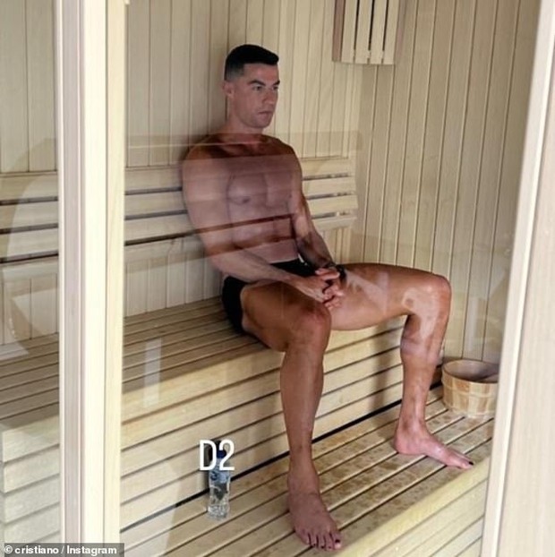 Bức ảnh nóng bỏng khoe vẻ đẹp hoàn hảo của Ronaldo và bạn gái