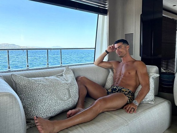 Bức ảnh nóng bỏng khoe vẻ đẹp hoàn hảo của Ronaldo và bạn gái