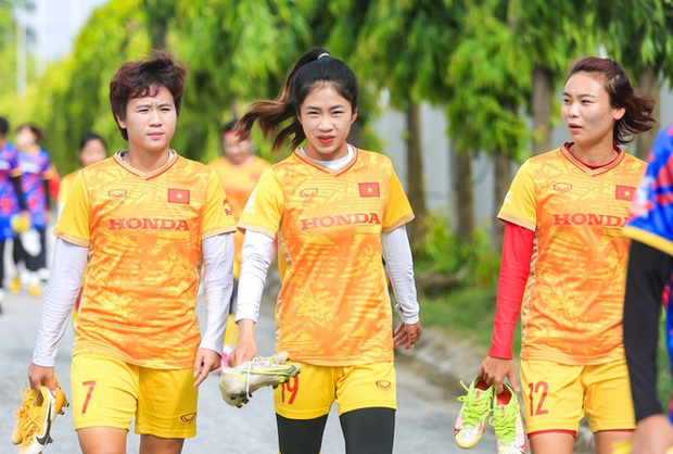 Huỳnh Như và tuyển thủ nữ Việt Nam rèn luyện thể lực hoàn hảo trước World Cup 2023