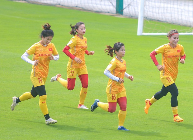 Huỳnh Như và tuyển thủ nữ Việt Nam rèn luyện thể lực hoàn hảo trước World Cup 2023