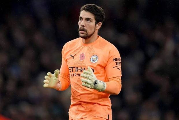 Man City tung thủ môn dự bị sốc khi đấu với Man Utd