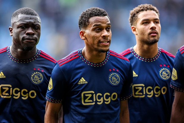 Động thái bất ngờ: Mục tiêu đến Arsenal, MU bị thất lạc?
