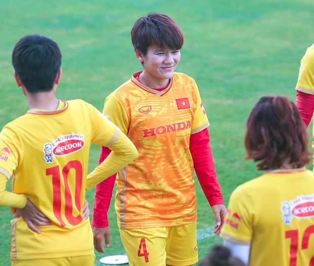 Huỳnh Như chia sẻ tin sốc trước ngày khai mạc World Cup