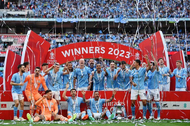 Sir Alex, David Beckham buồn bã trong ngày MU để thua trước Man City tại chung kết cúp FA - Ảnh 12.