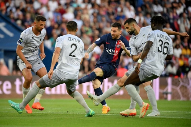 Messi đượm buồn trong lần cuối khoác áo PSG - Ảnh 3.