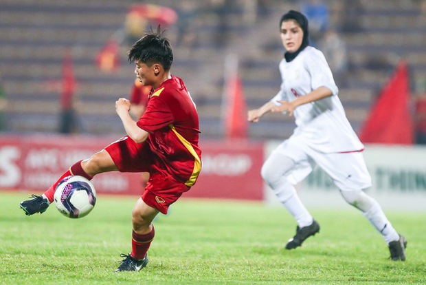 U20 nữ Việt Nam thắng kịch tích U20 nữ Iran vòng loại U20 nữ châu Á 2024 - Ảnh 9.