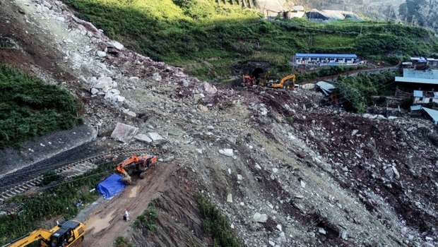Tai nạn lở núi nghiêm trọng khiến 19 người thiệt mạng ở Tứ Xuyên (Trung Quốc) - Ảnh 1.