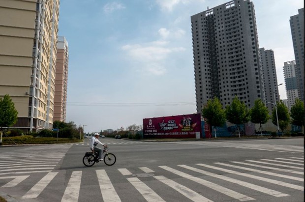 Bên trong các thành phố ma của Trung Quốc với hàng triệu căn hộ bị bỏ hoang - Ảnh 8.