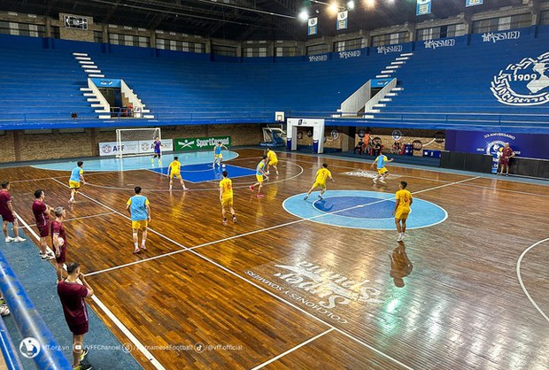 Futsal Việt Nam thua sát nút đối thủ hạng 9 thế giới - Ảnh 1.