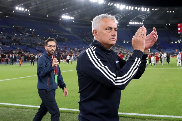 Mourinho đưa ra thông điệp thể hiện lòng trung thành với Roma - Ảnh 1.