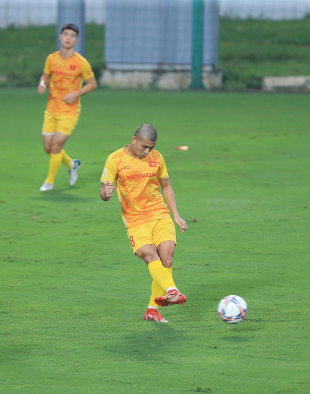 Buổi tập đầu tiên ĐT Việt Nam kết hợp với U23 Việt Nam, một cầu thủ phải chia tay - Ảnh 10.