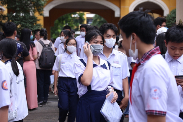 Học sinh thi vào lớp 10 tại TP.HCM phấn khởi sau khi hoàn thành môn đầu tiên: Đề hay, lạ nhưng không đánh đố! - Ảnh 5.