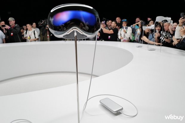 Cận cảnh kính thực tế hỗn hợp Apple Vision Pro giá 3.500 USD mới ra mắt - Ảnh 15.