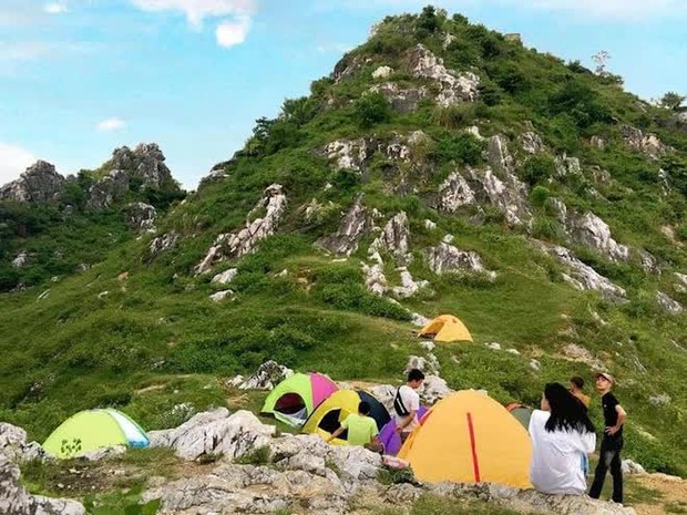 Phát hiện một “Hà Giang thu nhỏ” ngay gần Hà Nội: Các tín đồ leo núi nhất định không nên bỏ qua - Ảnh 5.