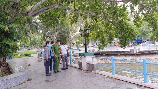 Phát hiện thi thể phụ nữ trong hồ nước công viên ở Tiền Giang - Ảnh 1.
