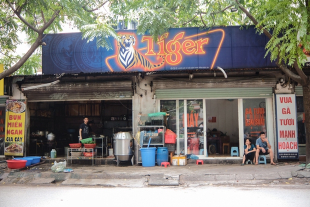 Điện gián đoạn khiến nhà hàng, quán ăn ở Hà Nội đối mặt với khó khăn