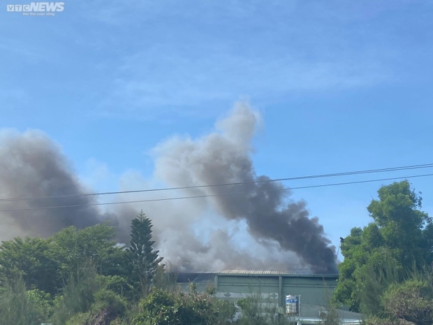 Những hình ảnh kinh hoàng của vụ cháy tại khu công nghiệp ở Phú Yên