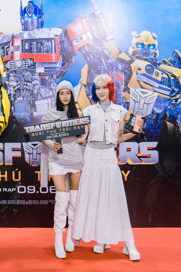 Tiểu Vy đẹp kiêu sa giữa dàn sao trên thảm đỏ Transformers - Ảnh 9.