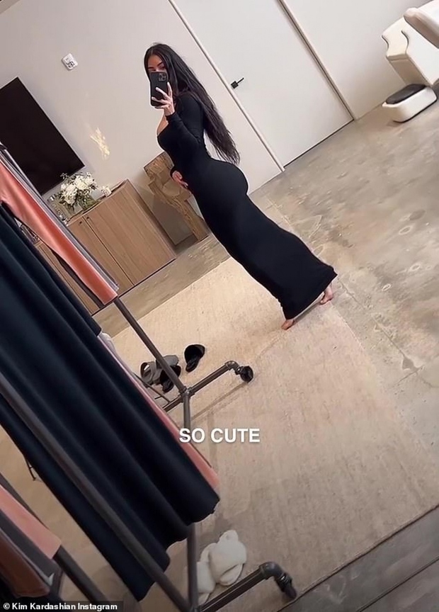 Kim Kardashian khoe đường cong nóng bỏng trong chiếc váy mới của SKIMS - Ảnh 6.