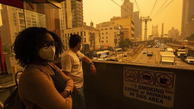 Sốc với loạt ảnh hiện tại ở New York hoa lệ: Khói cam ô nhiễm dày đặc bao trùm toàn thành phố - Ảnh 10.