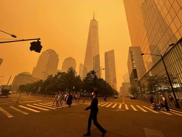 Sốc với loạt ảnh hiện tại ở New York hoa lệ: Khói cam ô nhiễm dày đặc bao trùm toàn thành phố - Ảnh 9.