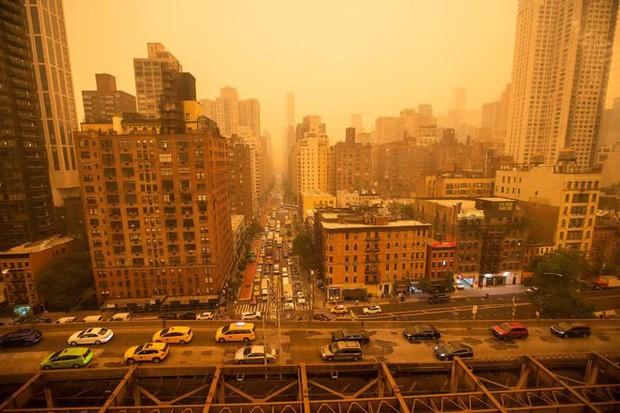 Sốc với loạt ảnh hiện tại ở New York hoa lệ: Khói cam ô nhiễm dày đặc bao trùm toàn thành phố - Ảnh 8.
