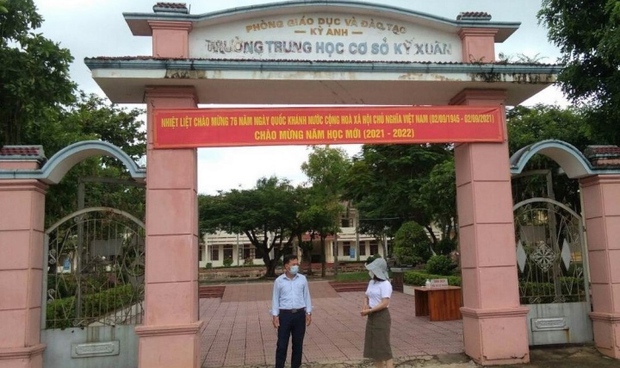 Hai thầy giáo ở Hà Tĩnh bỏ trường đi Hàn Quốc tìm việc - Ảnh 1.