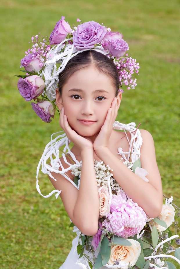 Nhan sắc ái nữ 8 tuổi của Hà Kiều Anh được ví như tiểu mỹ nhân - Ảnh 4.