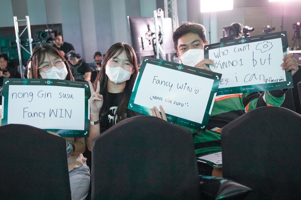 Fan nữ Thái Lan đang gây sốt với tuyển thủ Việt, lý do khiến ai cũng tò mò!