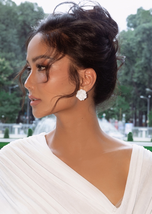 Hoa hậu H'Hen Niê hết mình trong cuộc sống đầy thách thức