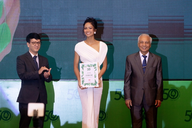 Hoa hậu H'Hen Niê hết mình trong cuộc sống đầy thách thức