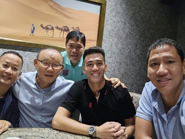 HLV Park Hang-seo gắp gỡ tuyển thủ Việt Nam thường xuyên, dự họp lớp tập thể cùng đội hình hùng hậu