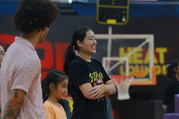 Song sinh Thảo Vy, Thảo My: Giao lưu đầy thú vị cùng người hâm mộ Việt Nam