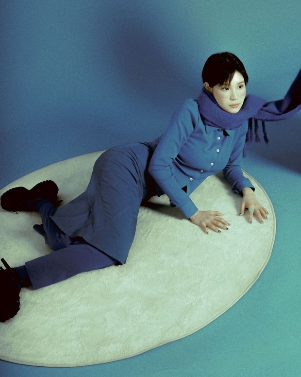 Nữ ca sĩ tân binh gây sốc: Xúc động với gia thế hội tụ, em họ bạn gái tài phiệt của tài tử Squid Game