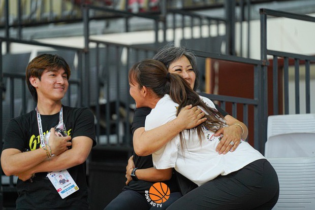 Song sinh Thảo Vy, Thảo My: Giao lưu đầy thú vị cùng người hâm mộ Việt Nam