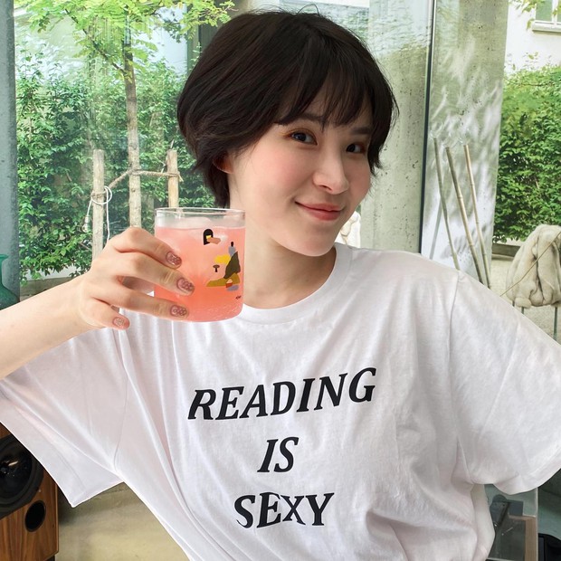 Nữ ca sĩ tân binh gây sốc: Xúc động với gia thế hội tụ, em họ bạn gái tài phiệt của tài tử Squid Game