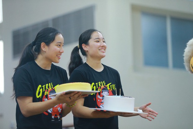 Song sinh Thảo Vy, Thảo My: Giao lưu đầy thú vị cùng người hâm mộ Việt Nam