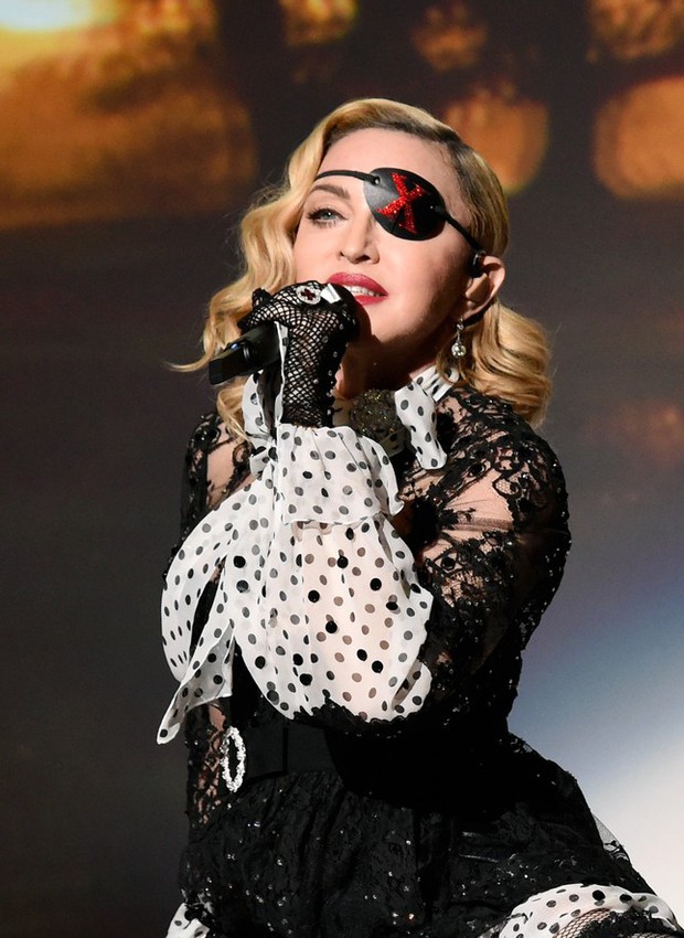 Madonna disposed of $869 million in assets after nearly dying - Photo 2.