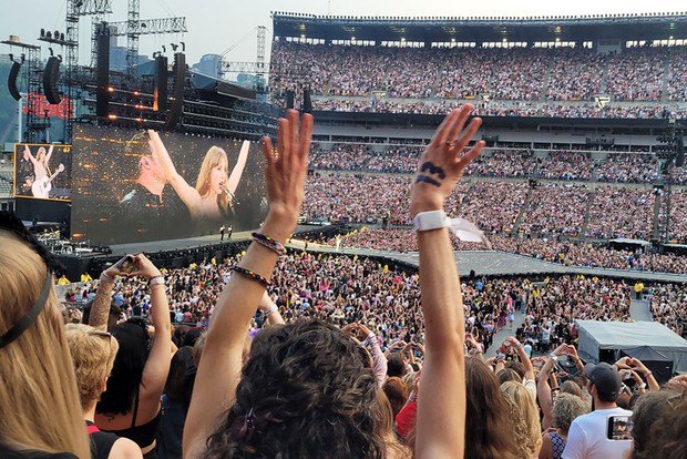 Beyoncé cancels show: The crew said it was because the stadium was too small, but netizens pointed out that ticket sales were lower than the Taylor Swift show? - Photo 2.