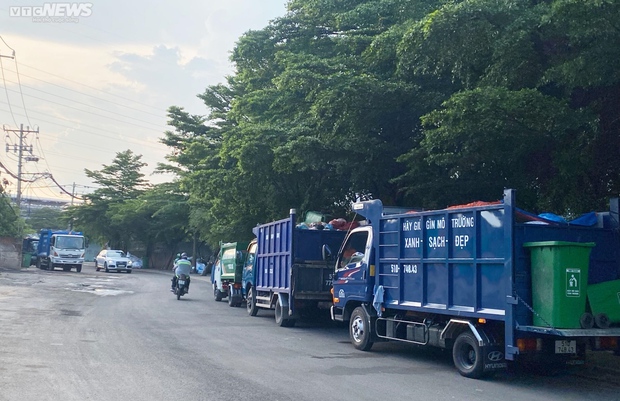 Dân kêu cứu vì trạm trung chuyển rác bốc mùi hôi thối ở TP.HCM - Ảnh 6.