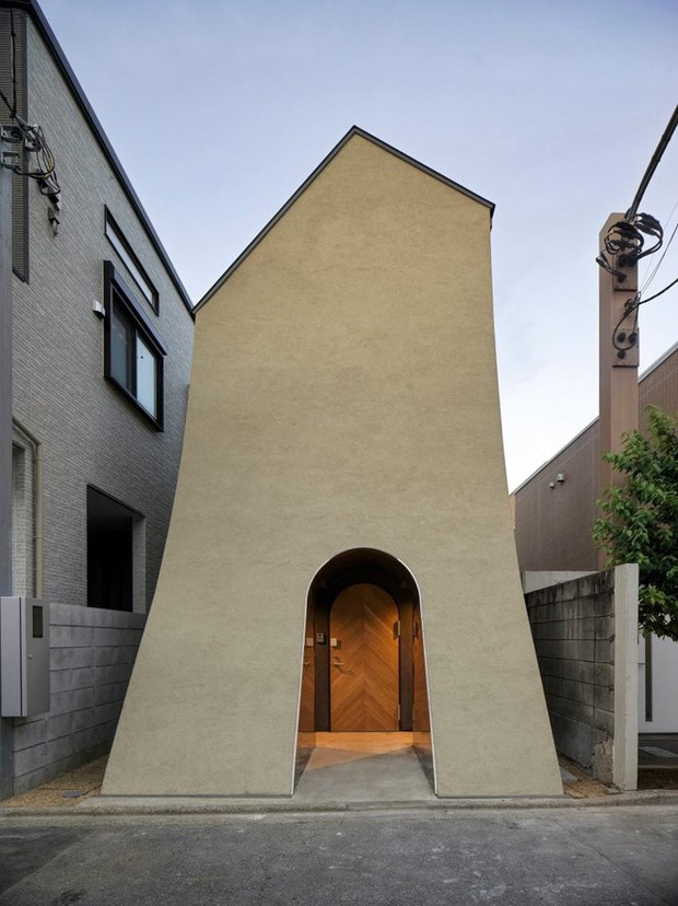 Độc lạ ngôi nhà có mặt tiền cong, được mệnh danh là tuyệt tác kiến trúc của Nhật Bản - Ảnh 2.