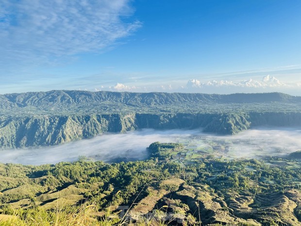 Săn mây, đón bình minh trên đỉnh núi lửa Batur - Ảnh 10.