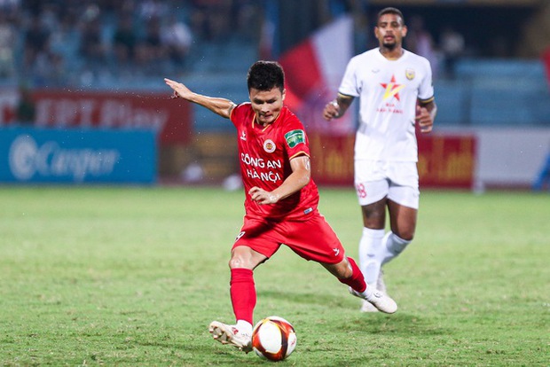 Quang Hải ghi dấu ấn đặc biệt trong ngày CAHN cùng hòa nhau